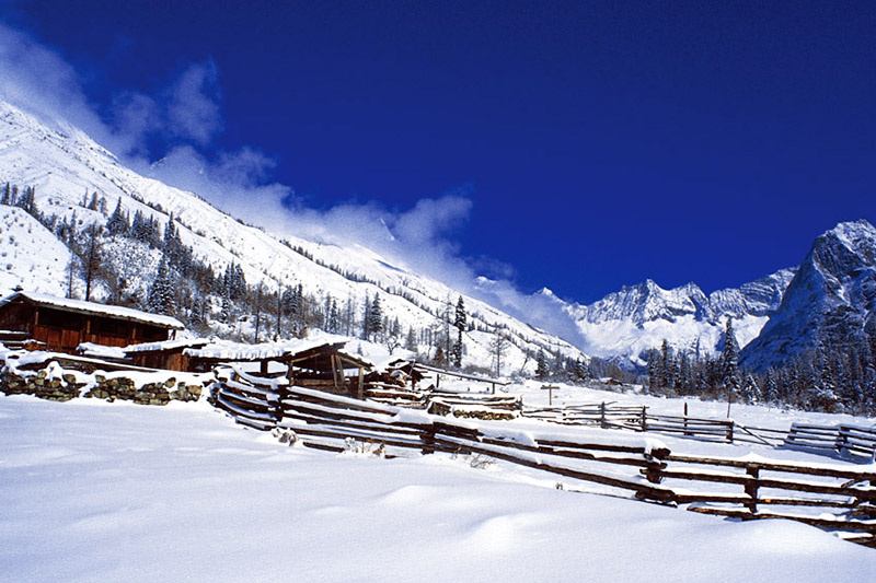 四姑娘山景区雪景