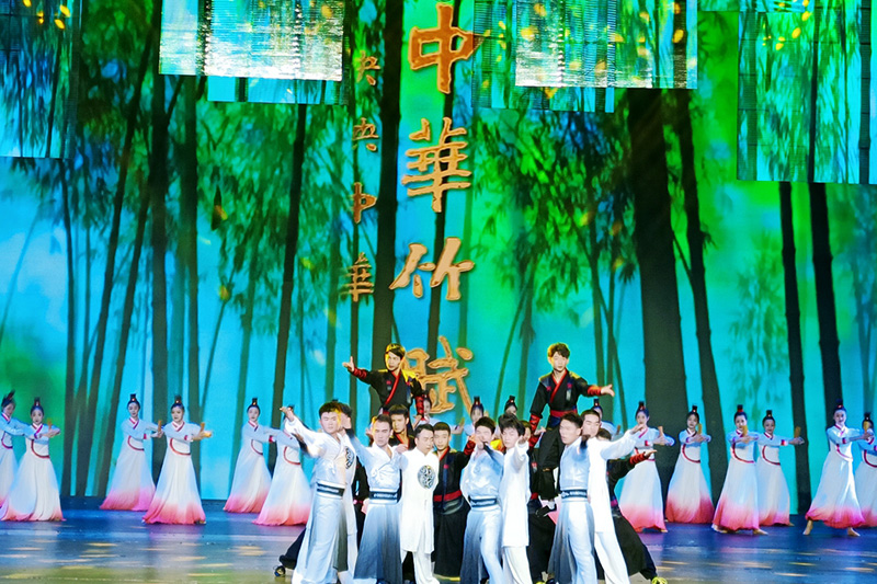 主题文艺演出现场.jpg