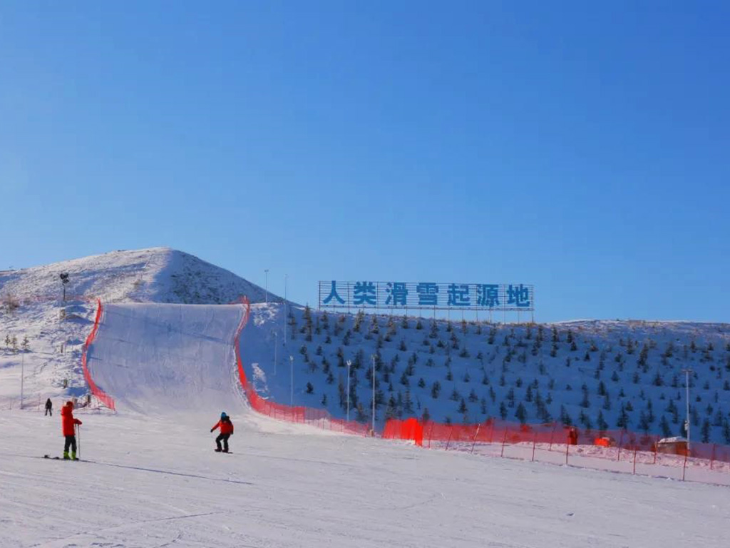 阿勒泰滑雪度假区.jpg