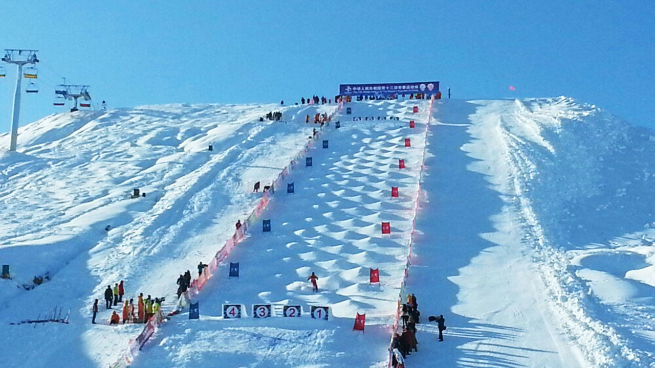 天山天池国际滑雪场.jpg