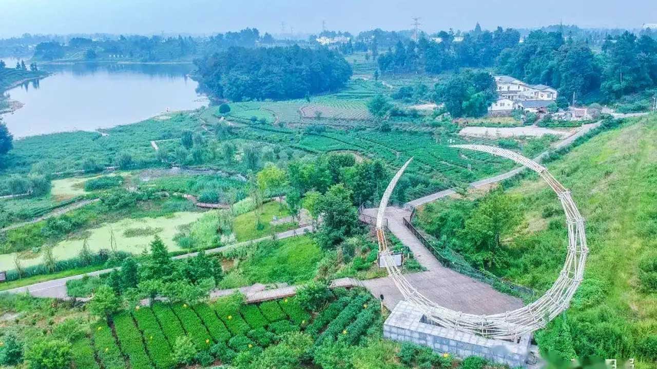 月亮湖4A级旅游景区.jpg