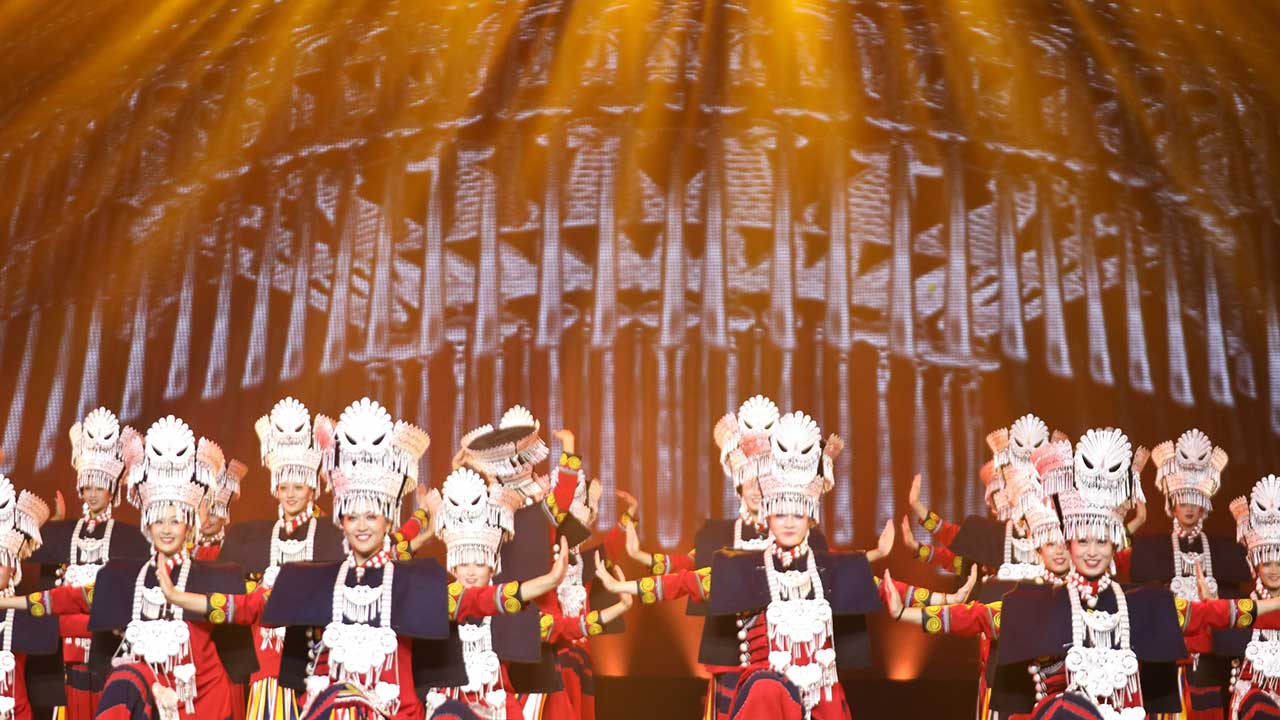 凉山州第六届民族文化艺术节现场表演.jpg