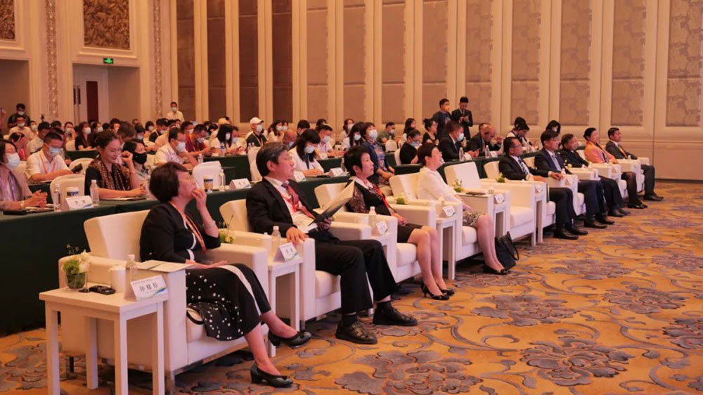 推进旅游业复苏合作展望论坛现场.jpg