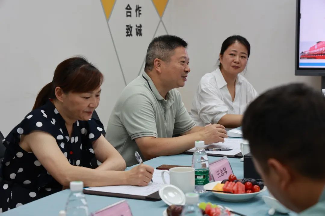 旅游与城乡规划学院院长陈友良发言.jpg