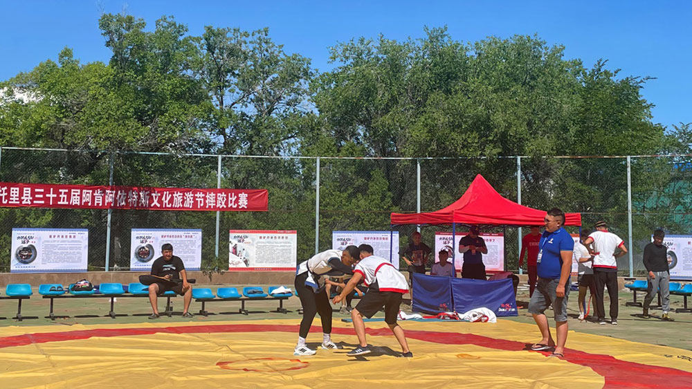 第三十五届阿肯阿依特斯文化旅游节互动活动.jpg