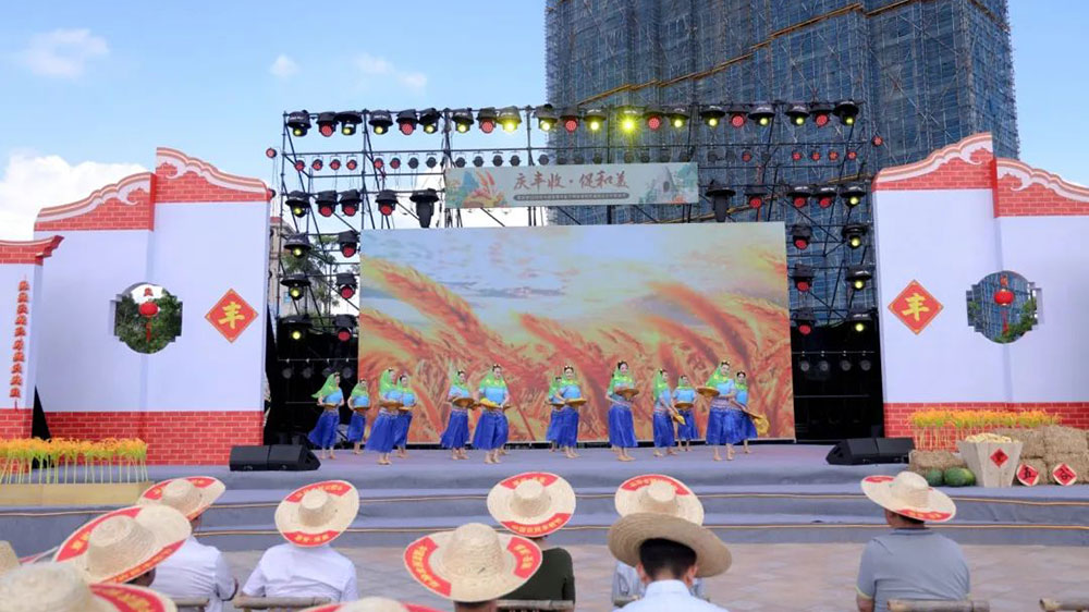 涂寨镇首届地瓜文化旅游节活动节目表演.jpg