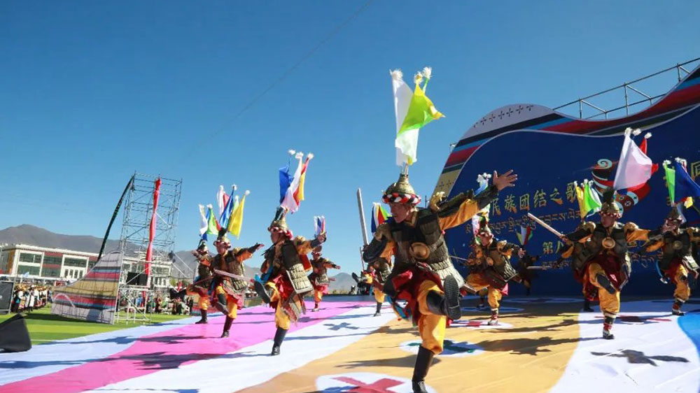 第八届扎囊氆氇文化旅游节文艺表演.jpg