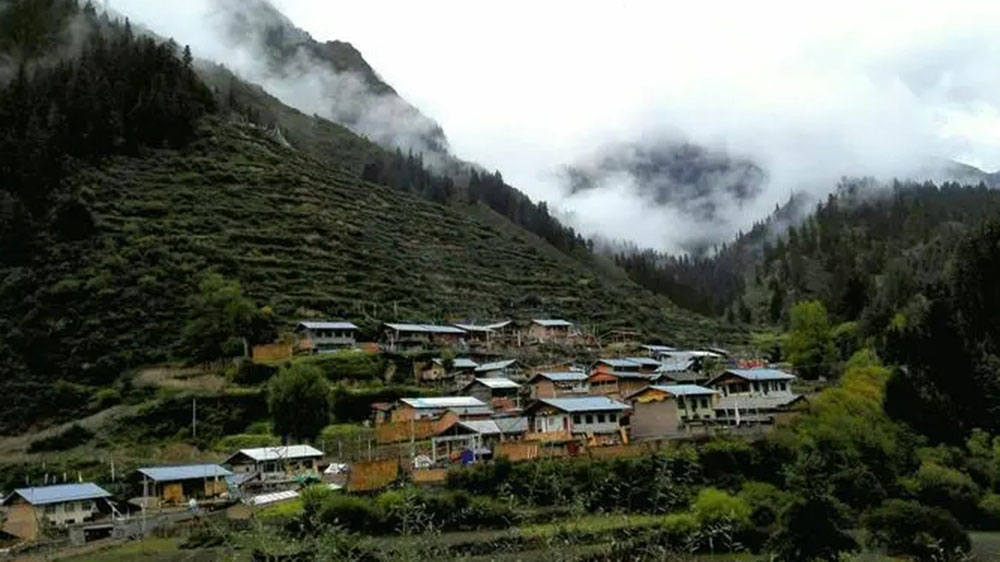 甘肃扎尕那村.jpg