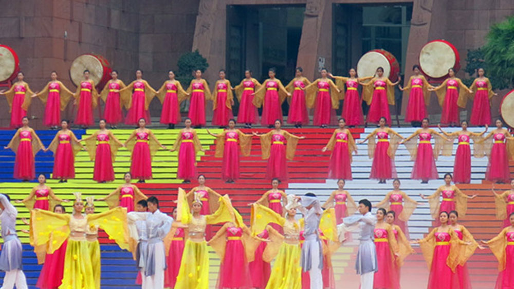 往届乐山大佛旅游文化节文艺表演.jpg