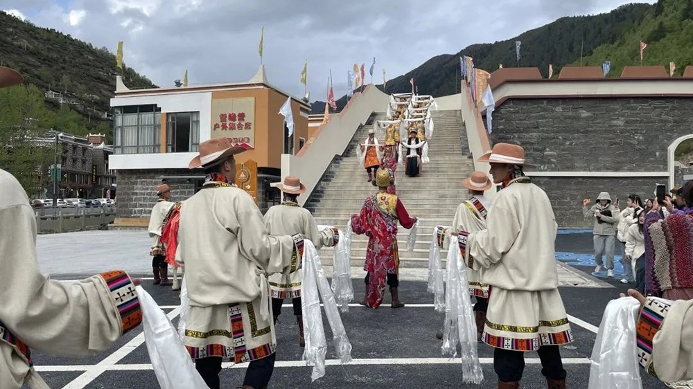 四姑娘山户外运动.jpg