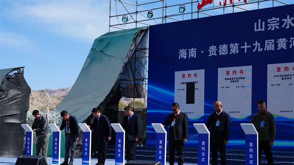 青海贵德第十九届黄河文化旅游季活动现场.jpg