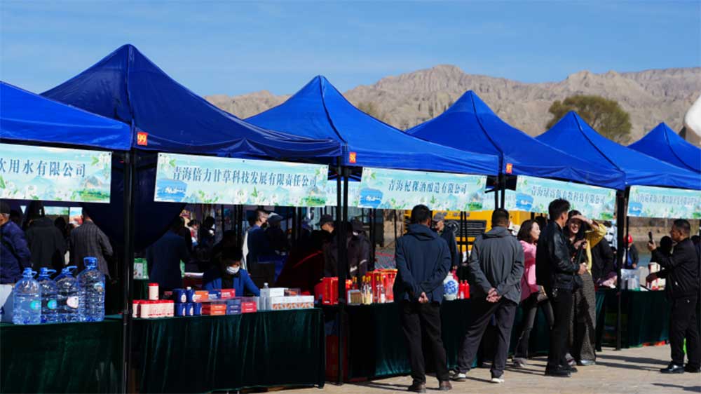 青海贵德第十九届黄河文化旅游季活动展区.jpg