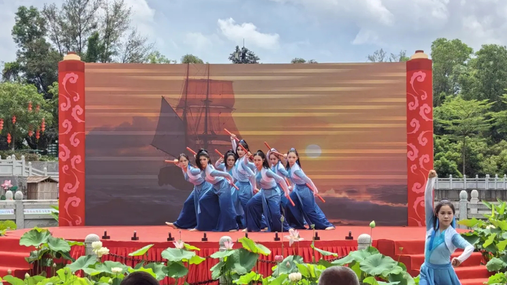 2025年第37届广州莲花山莲花文化旅游节现场节目表演.jpg
