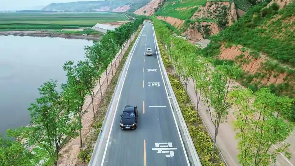 黄河一号旅游公路.jpg