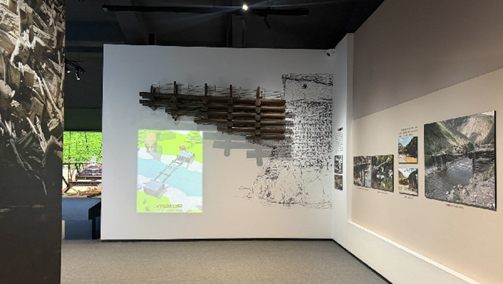 “桥见甘孜”桥梁文化展现场.jpg