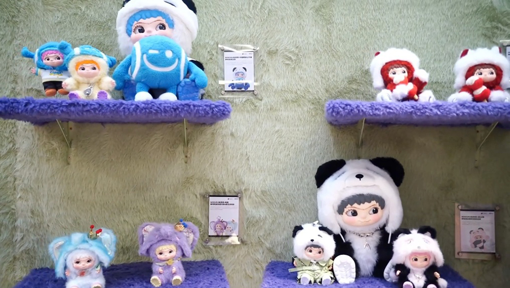 首届中国新文创市集暨潮玩游园会展品.jpg