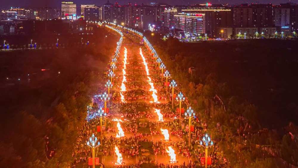 2025年西昌火把狂欢夜现场.jpg