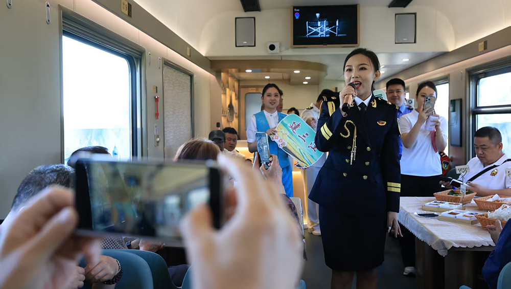 Y761次旅游专列内部活动.jpg