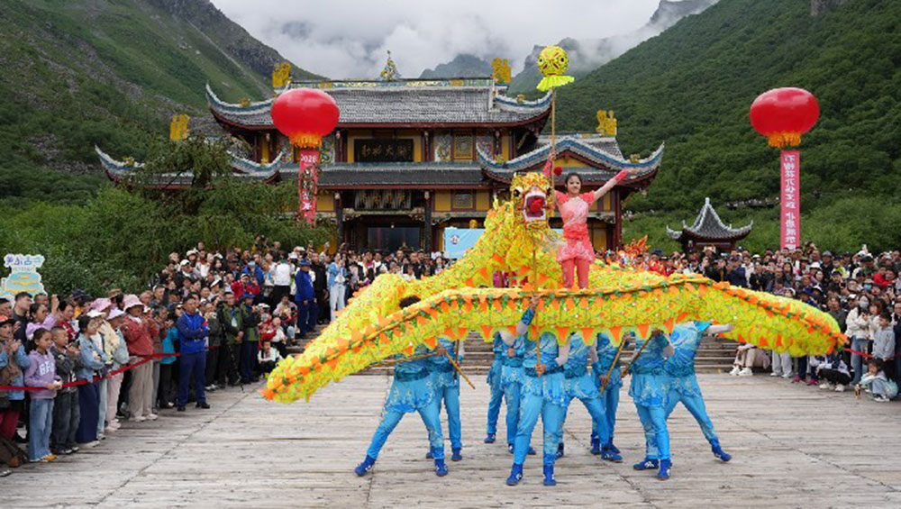 石榴花开·黄龙庙会现场.jpg