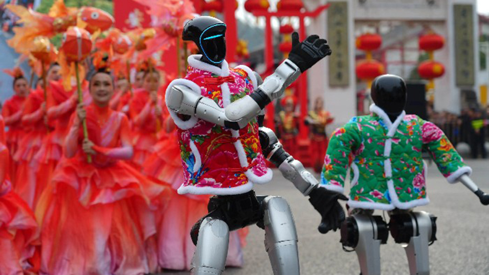 德阳2026年元宵民俗文化巡游活动现场机器人.jpg